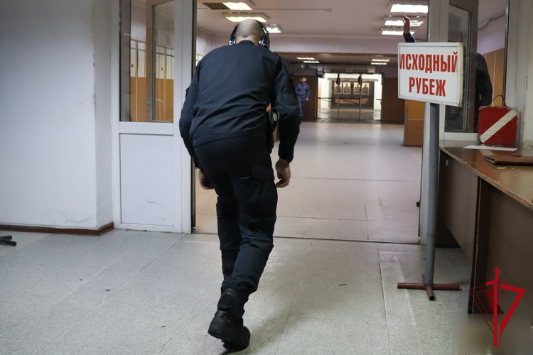Чемпионат по стрельбе из боевого оружия прошел в магаданской Росгвардии 