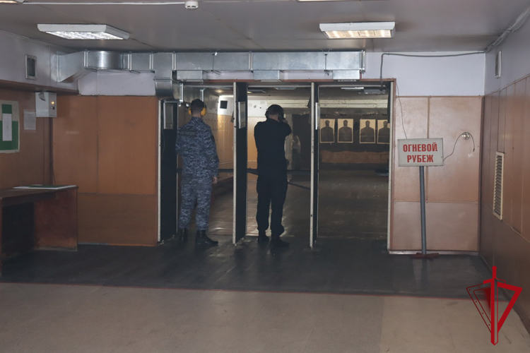 Чемпионат по стрельбе из боевого оружия прошел в магаданской Росгвардии 