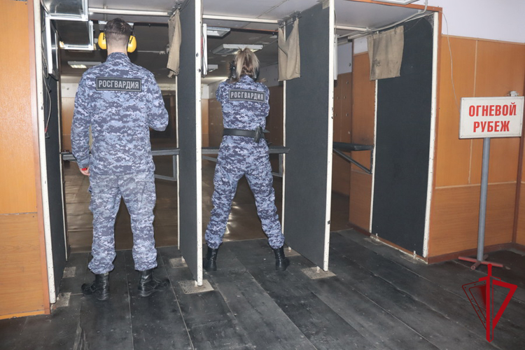 Чемпионат по стрельбе из боевого оружия прошел в магаданской Росгвардии 