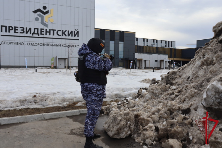 Росгвардия приняла участие в межведомственном учении на объекте социальной инфраструктуры в Магадане