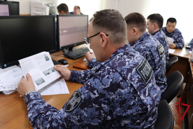 Росгвардейцы Колымы написали «Диктант Победы» 