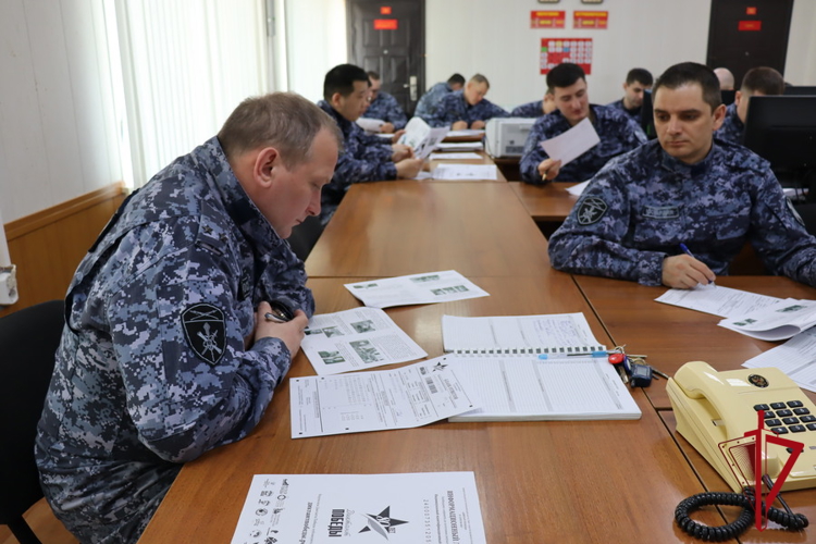 Росгвардейцы Колымы написали «Диктант Победы» 