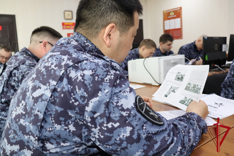 Росгвардейцы Колымы написали «Диктант Победы» 