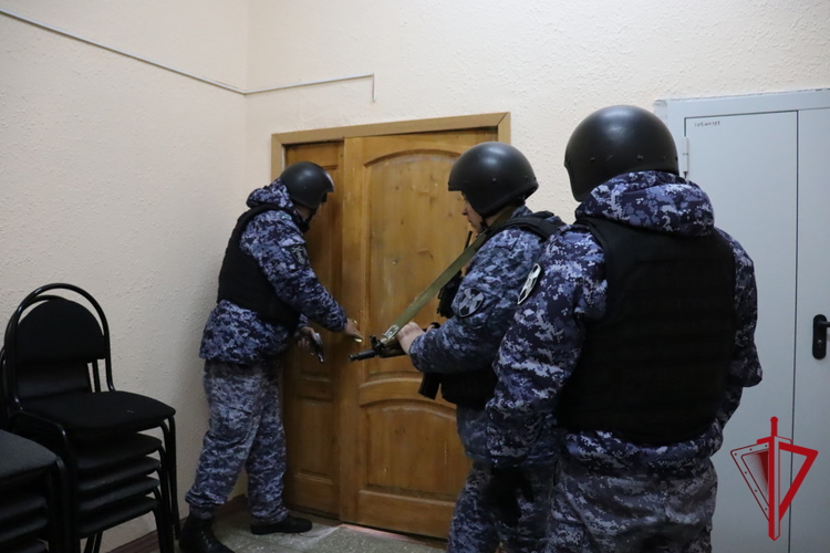 Росгвардейцы приняли участие во всероссийских антитеррористических учениях на объектах образования Колымы