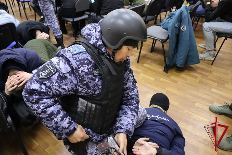 Росгвардейцы приняли участие во всероссийских антитеррористических учениях на объектах образования Колымы