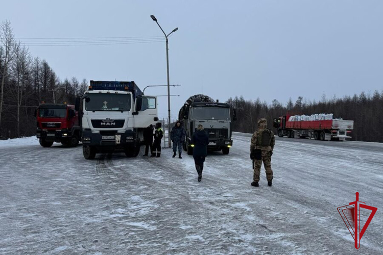 При силовой поддержке ОМОН Росгвардии на Колыме прошли проверки соблюдения миграционного законодательства