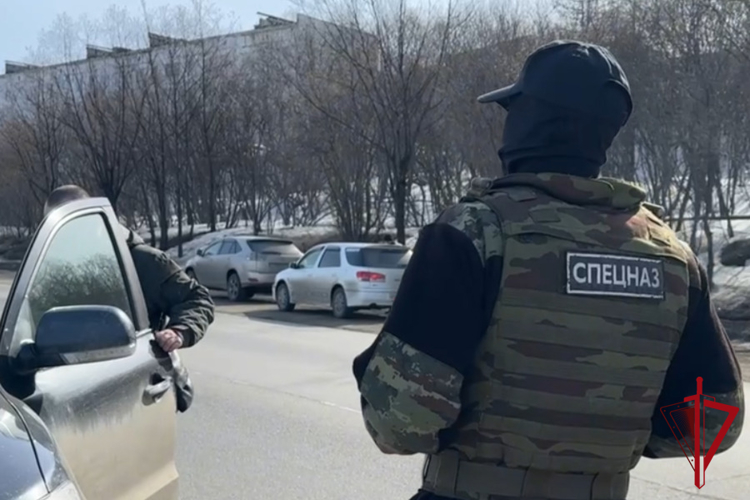 При силовой поддержке ОМОН Росгвардии прошли профилактические рейды на дорогах Магадана  