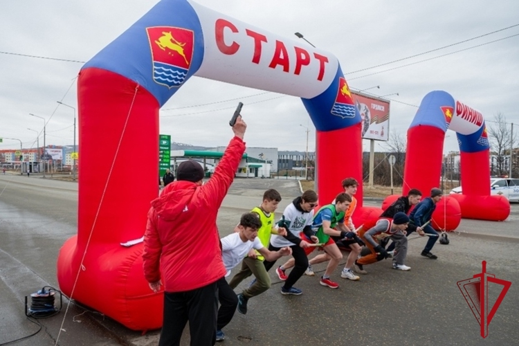 Сотрудники магаданской Росгвардии показали отличные результаты в городской легкоатлетической эстафете 