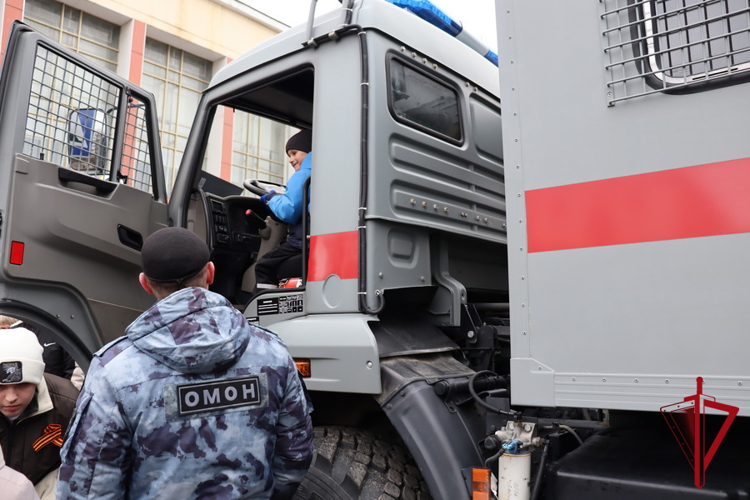 На Колыме личный состав регионального Управления Росгвардии принял участие в парадном шествии в честь Дня Победы   