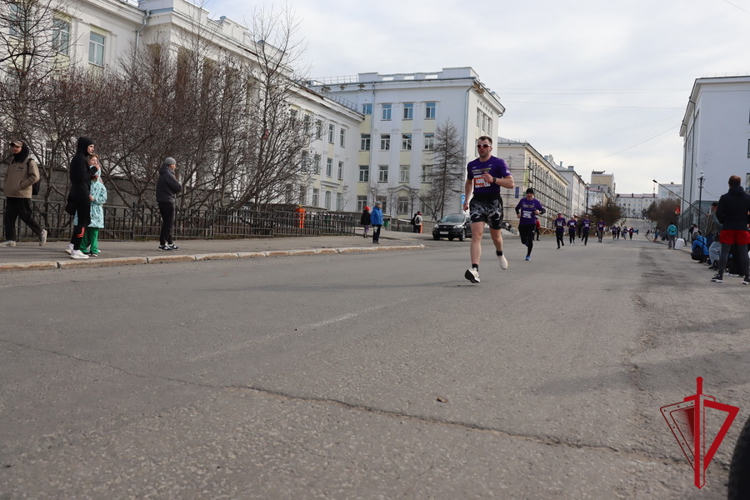 Спортсмены Росгвардии присоединились к «ЗаБегу.РФ» в Магадане