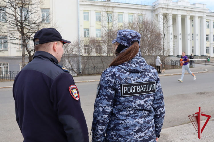 Спортсмены Росгвардии присоединились к «ЗаБегу.РФ» в Магадане
