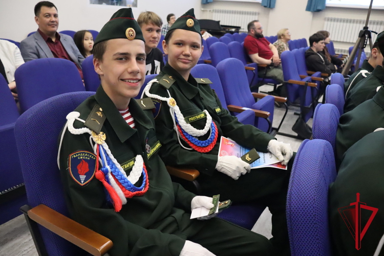 В День России на Колыме прошло чествование юных гвардейцев 