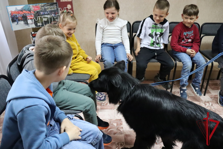 В Магадане росгвардейцы провели профилактическое занятие для детей «Азбука безопасности» 