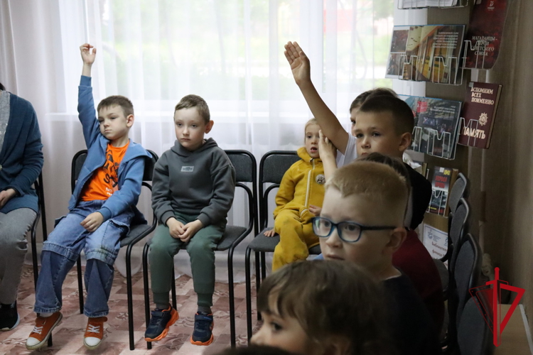 В Магадане росгвардейцы провели профилактическое занятие для детей «Азбука безопасности» 