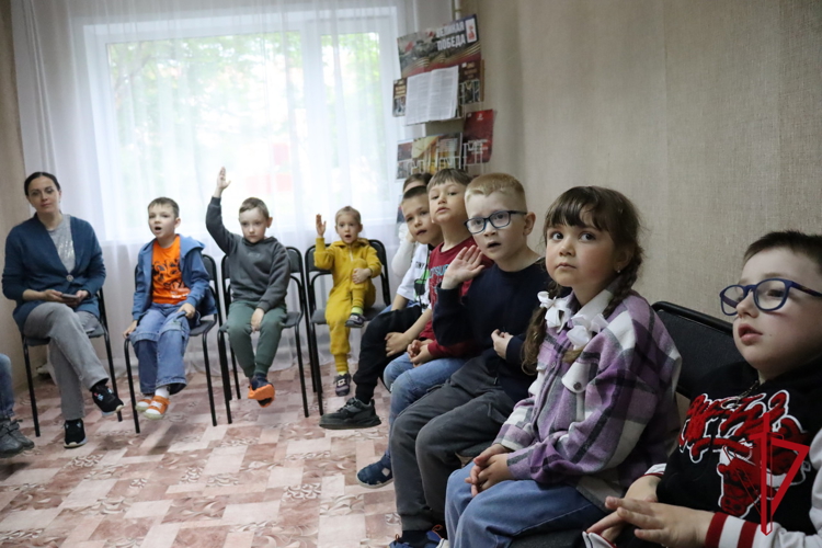 В Магадане росгвардейцы провели профилактическое занятие для детей «Азбука безопасности» 
