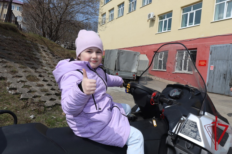 В День защиты детей ОМОН «Гвардеец» организовал праздничную программу для юных магаданцев