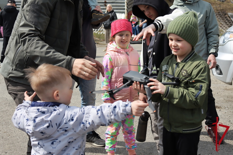 В День защиты детей ОМОН «Гвардеец» организовал праздничную программу для юных магаданцев