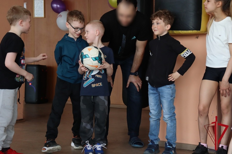 В День защиты детей ОМОН «Гвардеец» организовал праздничную программу для юных магаданцев