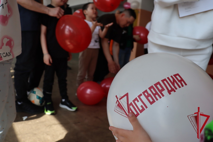 В День защиты детей ОМОН «Гвардеец» организовал праздничную программу для юных магаданцев