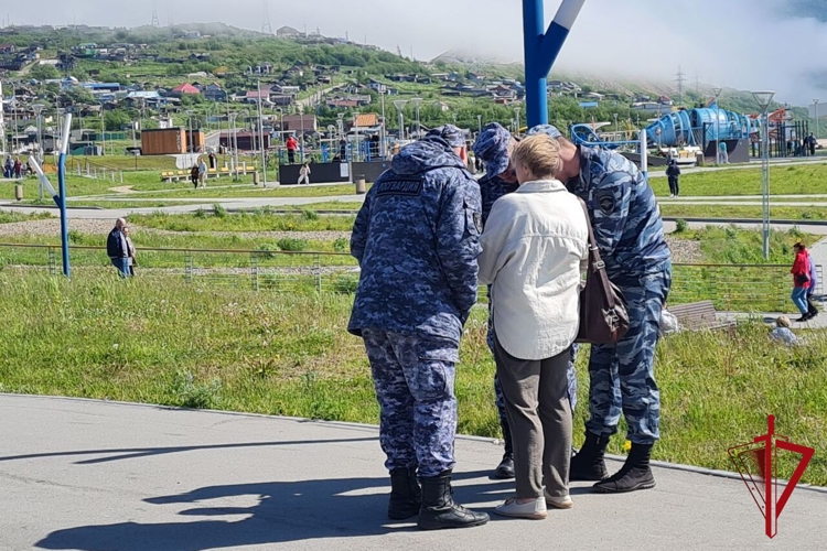 Росгвардейцы приняли участие в обеспечении безопасности во время празднования Дня молодёжи в Магадане