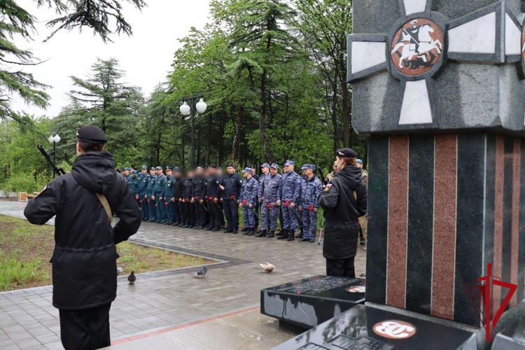 В День ветеранов боевых действий магаданские росгвардейцы почтили память погибших товарищей