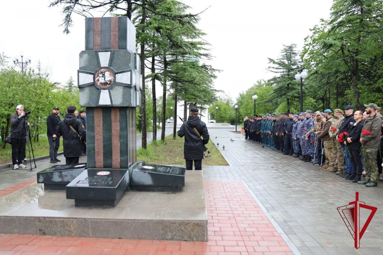 В День ветеранов боевых действий магаданские росгвардейцы почтили память погибших товарищей