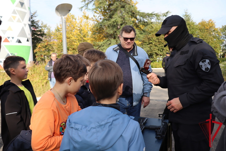 В Магадане завершились профилактические акции «Каникулы с Росгвардией» и "Безопасное лето"