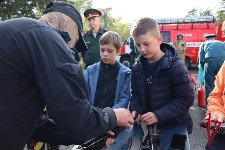 В Магадане завершились профилактические акции «Каникулы с Росгвардией» и "Безопасное лето"