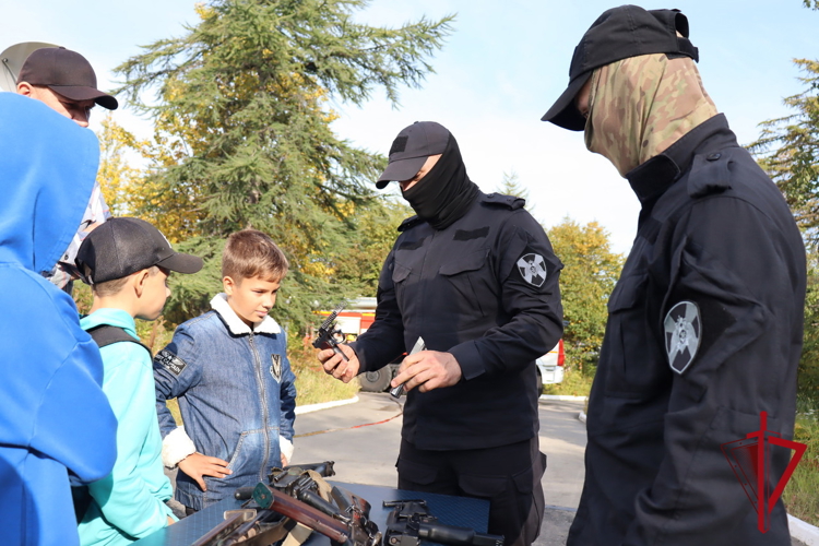 В Магадане завершились профилактические акции «Каникулы с Росгвардией» и "Безопасное лето"