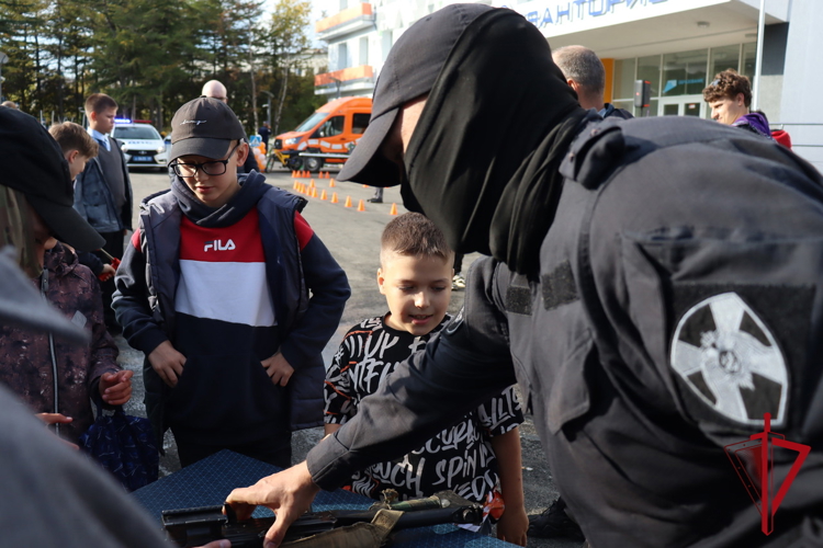 В Магадане завершились профилактические акции «Каникулы с Росгвардией» и "Безопасное лето"