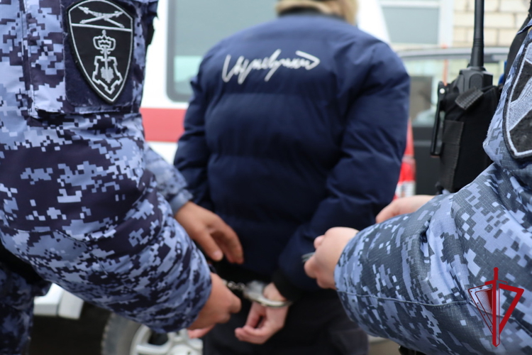 Буйный посетитель гостиничного ресторана задержан Росгвардией в Магадане