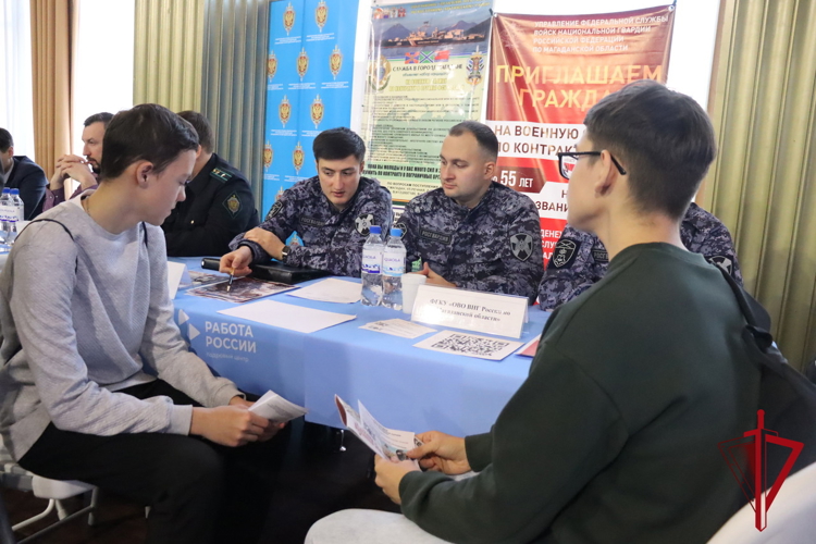 В Магадане Росгвардия приняла участие в Ярмарке профессий и учебных мест