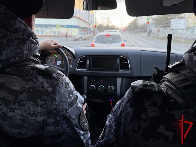 Росгвардия задержала колымчанку, пытавшуюся вынести из гипермаркета товары без оплаты