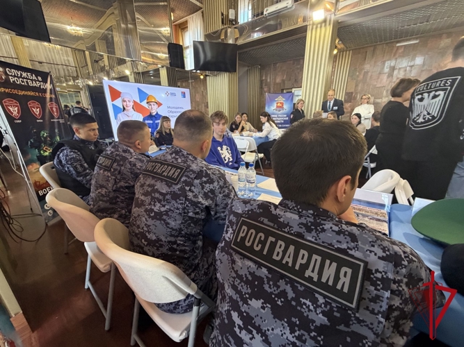 В Магадане Росгвардия приняла участие в Ярмарке профессий и учебных мест