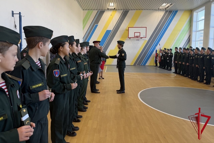 На Колыме учащиеся профильных классов Росгвардии дали торжественную клятву кадета 