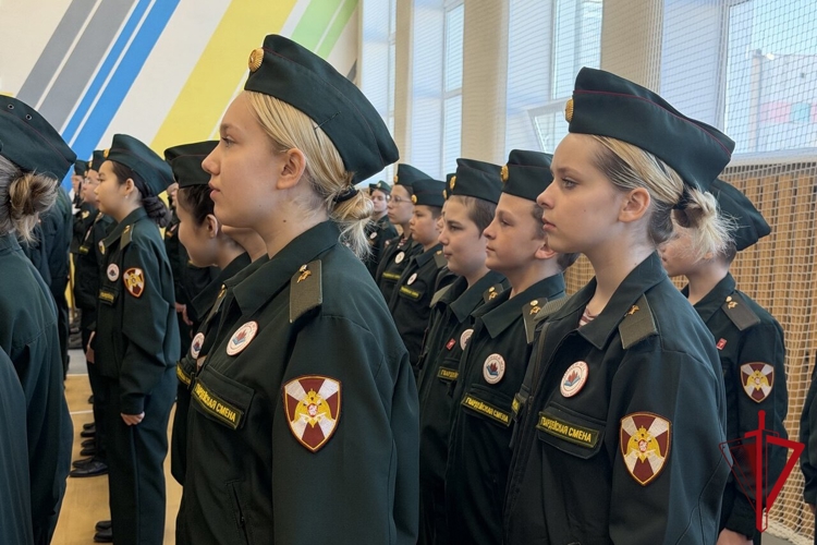 На Колыме учащиеся профильных классов Росгвардии дали торжественную клятву кадета