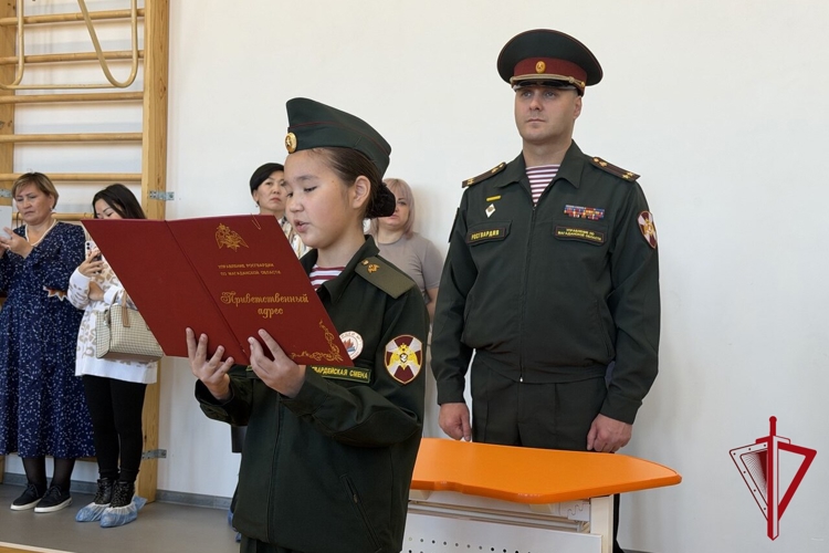 На Колыме учащиеся профильных классов Росгвардии дали торжественную клятву кадета 