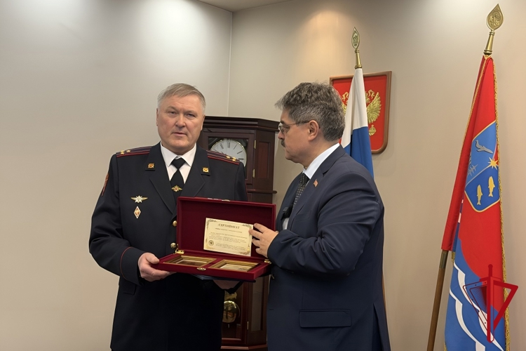 В Магаданской областной думе чествовали Николая Терехова за многолетнее служение на благо Колымы