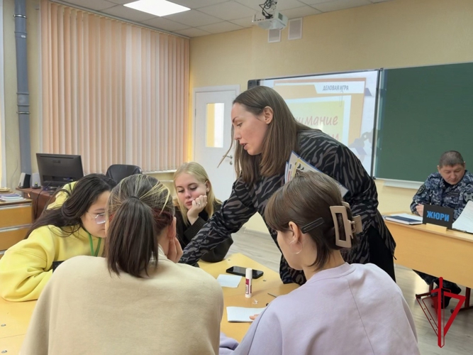 В Магадане росгвардейцы приняли участие в патриотическом мероприятии для студентов