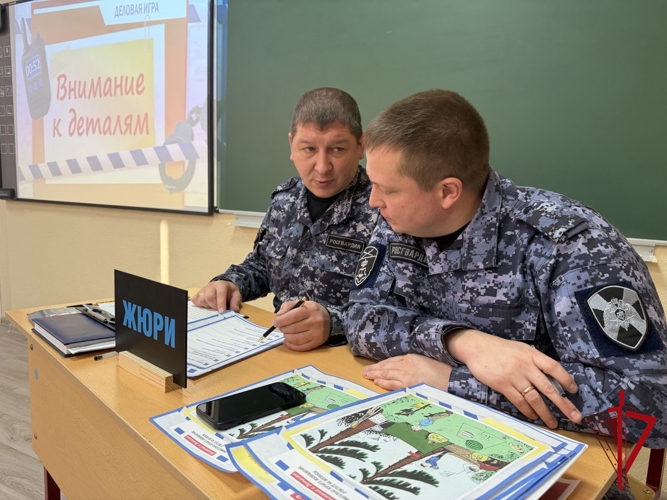 В Магадане росгвардейцы приняли участие в патриотическом мероприятии для студентов