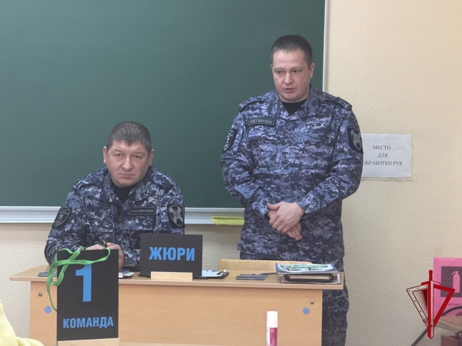 В Магадане росгвардейцы приняли участие в патриотическом мероприятии для студентов