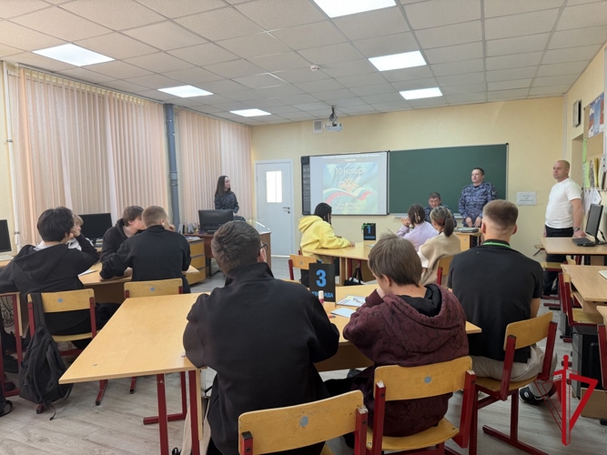 В Магадане росгвардейцы приняли участие в патриотическом мероприятии для студентов