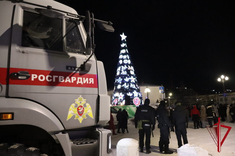 Росгвардейцы в составе правоохранительного блока обеспечили безопасность празднования Нового года в Магадане  