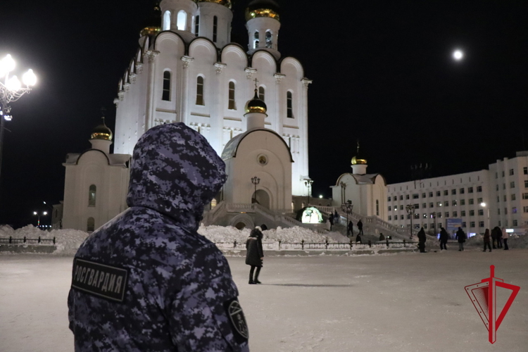 В рождественскую ночь росгвардейцы Колымы участвовали в обеспечении безопасности праздничных мероприятий