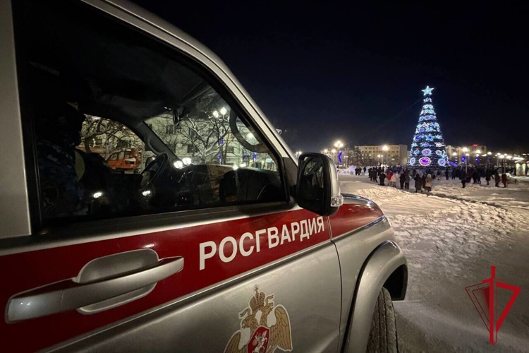 Росгвардейцы в составе правоохранительного блока обеспечили безопасность празднования Нового года в Магадане  
