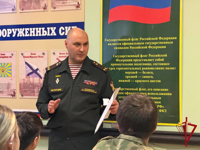 В Магадане офицеры и кадеты Росгвардии приняли участие в памятном мероприятии в центре «Подвиг»