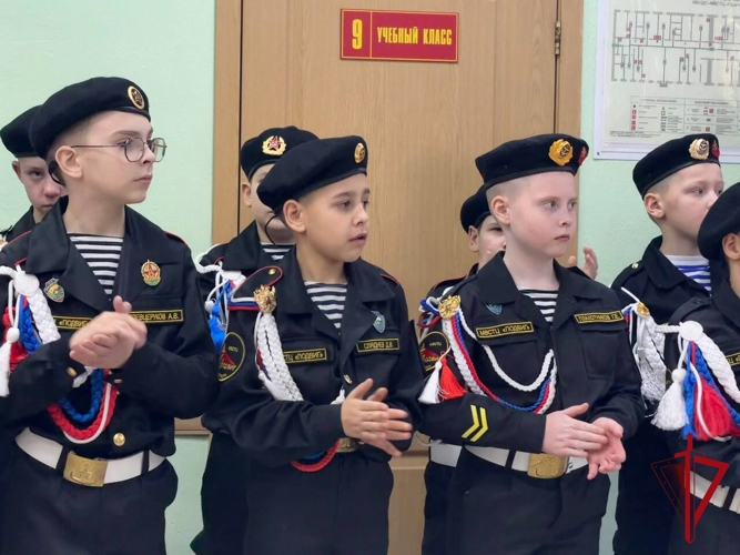 В Магадане офицеры и кадеты Росгвардии приняли участие в памятном мероприятии в центре «Подвиг»