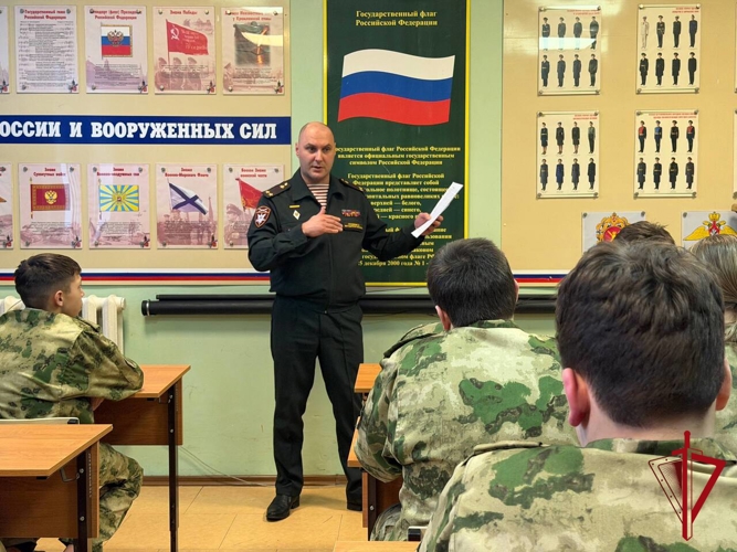 В Магадане офицеры и кадеты Росгвардии приняли участие в памятном мероприятии в центре «Подвиг»