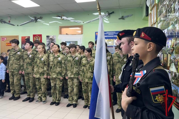 В Магадане офицеры и кадеты Росгвардии приняли участие в памятном мероприятии в центре «Подвиг»