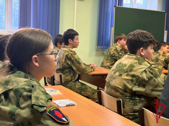 В Магадане офицеры и кадеты Росгвардии приняли участие в памятном мероприятии в центре «Подвиг»